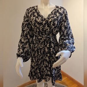 Ditsy Floral Print V-Neck Mini Dress